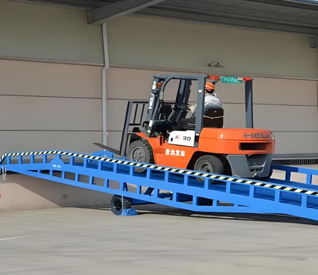 彭阳移动式卸货平台（叉车用）